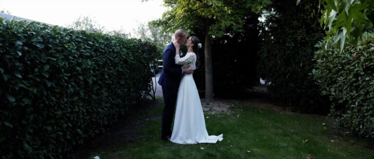 Film mariage La Claire Fontaine Wicres Nord Weppes Lille — Charlotte et Jean-Baptiste — grange 1987 briques rouges fer forgé poutres hautes véranda drone — Sylvain B Vidéaste Arras