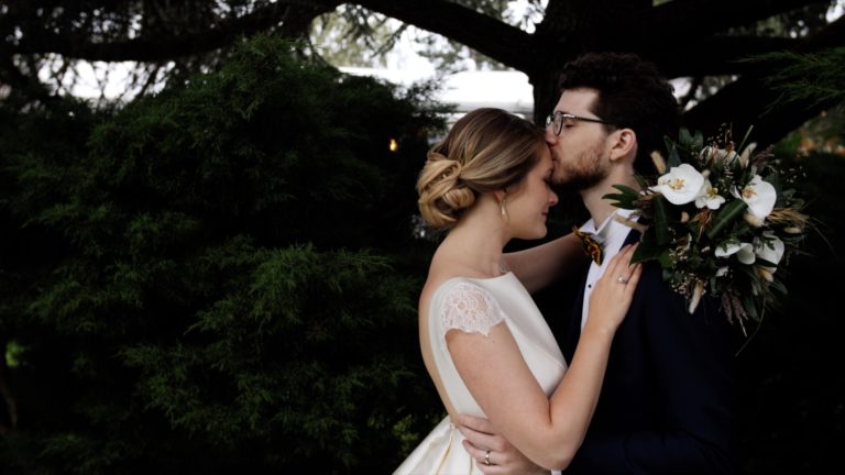 Film mariage Domaine de la Chanterelle Verlinghem Nord Lille — Clémence et Valentin — parc 40ha plan d'eau barrières blanches salons lumineux tentes cocktail drone illumination — Sylvain B Vidéaste Arras