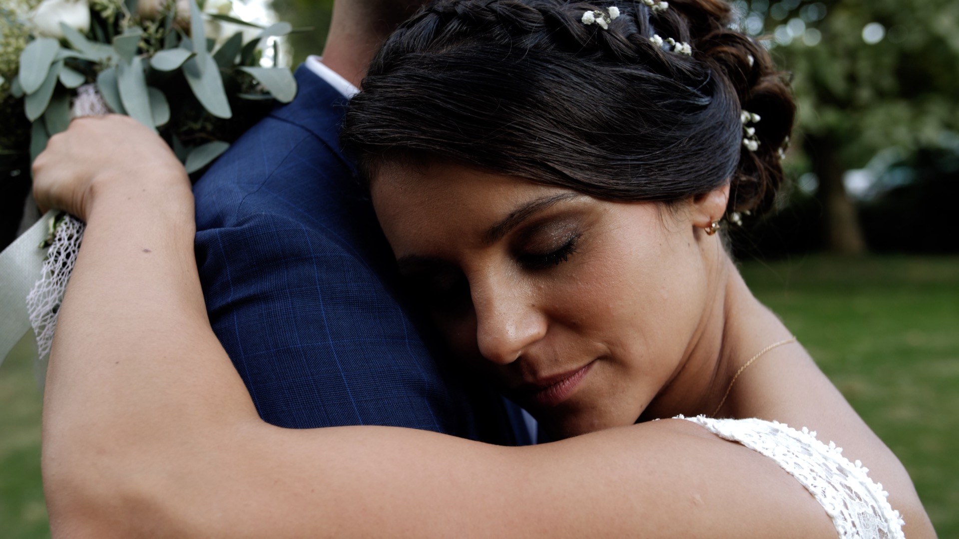 Film mariage La Gentilhommière Artres Nord Valenciennes — Pauline et Romain — corps de ferme XVIIIe hôtel Logis parc 2ha jardin roses plan d'eau cour pierre bleue drone — Sylvain B Vidéaste Arras