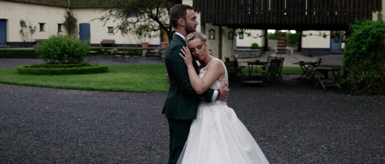 Film mariage Cense de Rigaux Frasnes-lez-Anvaing Hainaut Belgique — Louise et Pierre-Alexandre — briques jaunes tournaisiennesXVIIe grange 500m² verger cour carrée drone — Sylvain B Vidéaste Arras