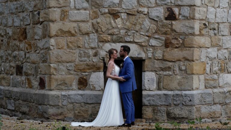 Film mariage Domaine de Vauluisant Courgenay Yonne Bourgogne — Nolwenn et Thomas — abbaye cistercienne XIIe allée tilleuls chapiteau bambou rivière Alain drone — Sylvain B Vidéaste Arras