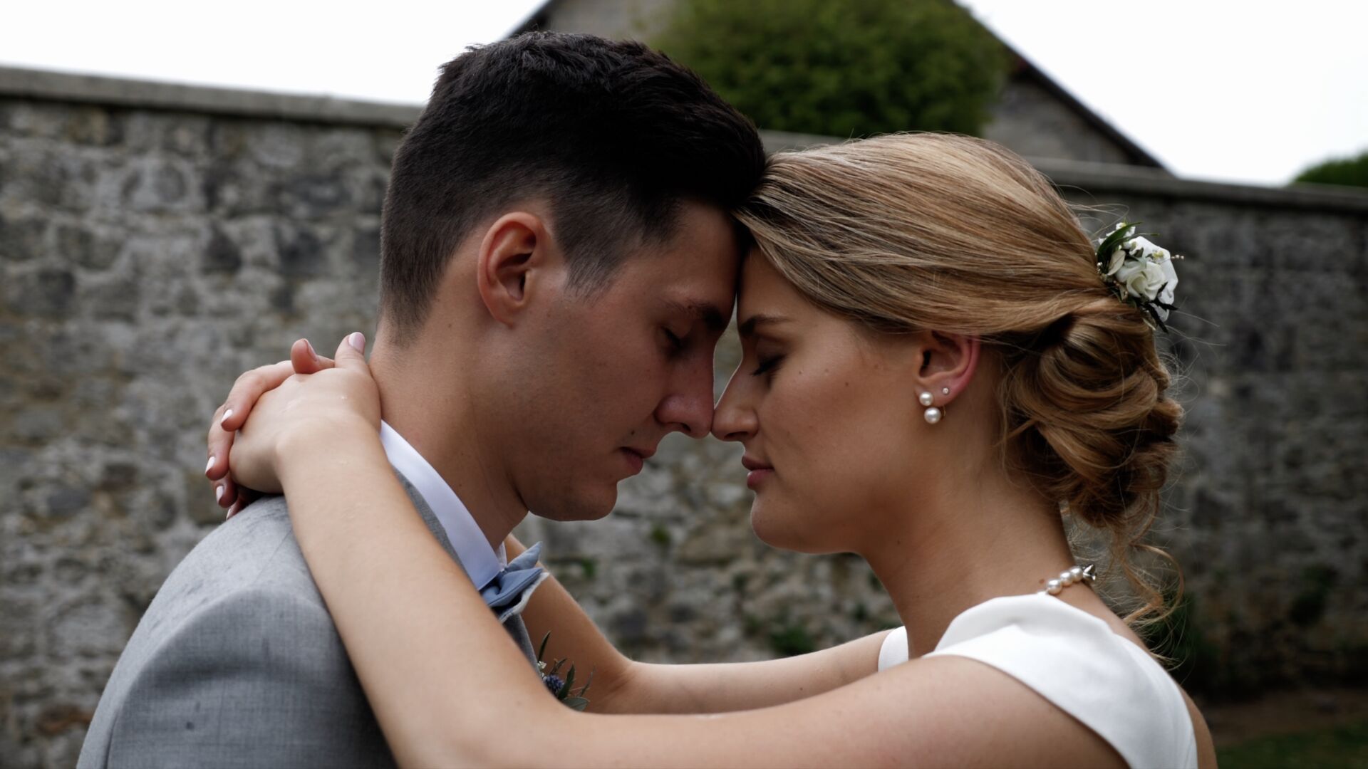 Film mariage Domaine des Pommerieux Buzancy Aisne — Léa et Thibault — ferme XVIe salle 360m² pierre charpente XVIIIe planeur chaumes drone — Sylvain B Vidéaste Arras