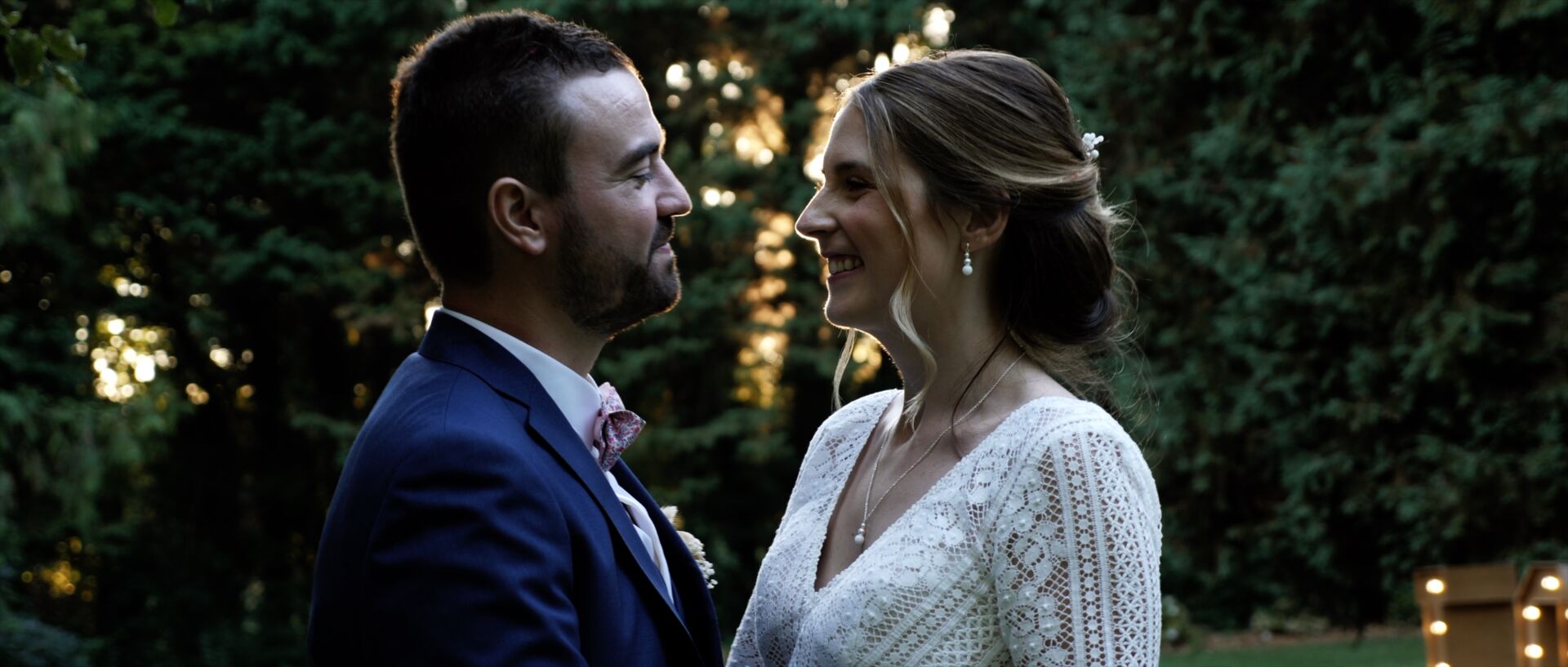 Film mariage Château de Naours Somme Picardie — Marion et Jean-Baptiste — verrière 160m² pigeonnier allée fleurs parc 7500m² drone — Sylvain B Vidéaste Arras