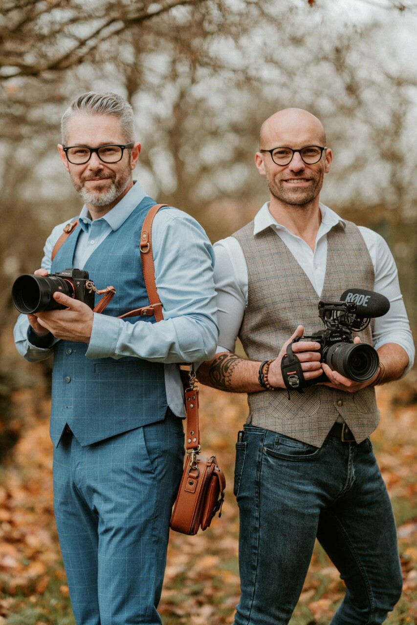 Photo ou vidéo de mariage : deux formats, deux émotions. Sylvain B, vidéaste à Arras, vous aide à décider — ou à combiner les deux avec son partenaire photographe.