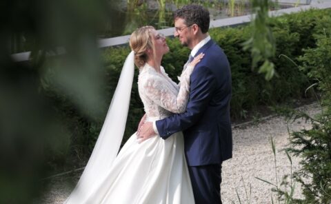 Vidéaste de mariage aux Templiers à Wavre — film cinématographique 4K ancienne commanderie templière rénovée, chapelle gothique, Grange et chapiteau en Brabant wallon, Belgique — Sylvain B Vidéaste, Arras