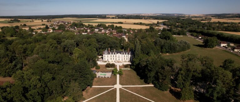 Lieu de réception de mariage — orangerie lumineuse et château dans son parc — guide pour choisir sa salle de mariage — Sylvain B Vidéaste Arras